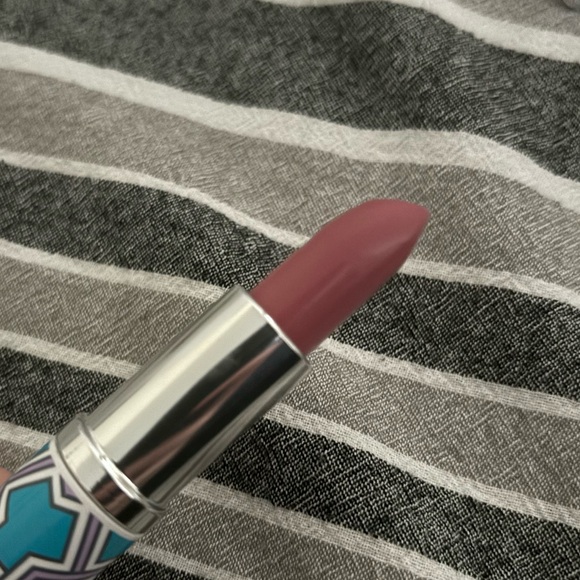 NIB clinique bundle ! 4 lipsticks and 1 “chubby stick” lip and cheek color ! - Picture 3 of 11